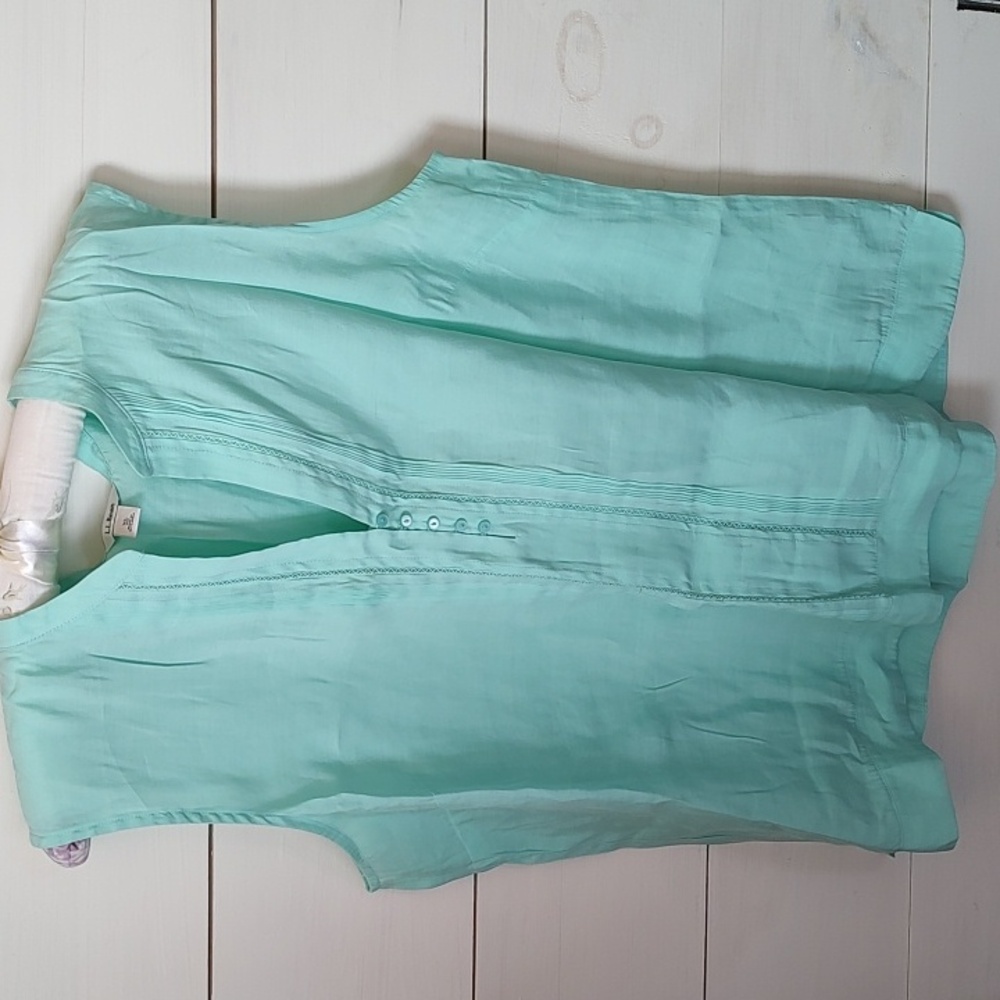 LL Bean Sleeveless Button Down Top Sz XL Sweet Feminine Detail Coastal